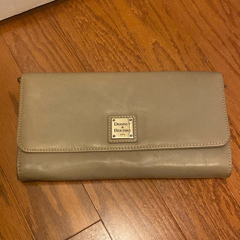 Dooney & Bourke crossbody purse